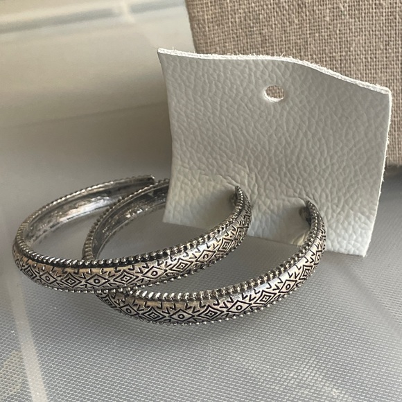 Free People Jewelry - Free People Silver tone Etched Hoops, 2”, NWT